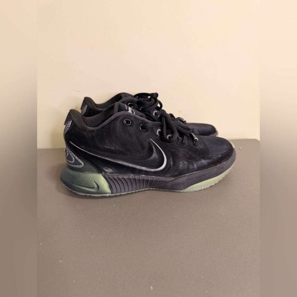 Youth Boys Nike LeBron XII Tahitian Basketball Shoes (Youth 5.5 = Women’s 7)